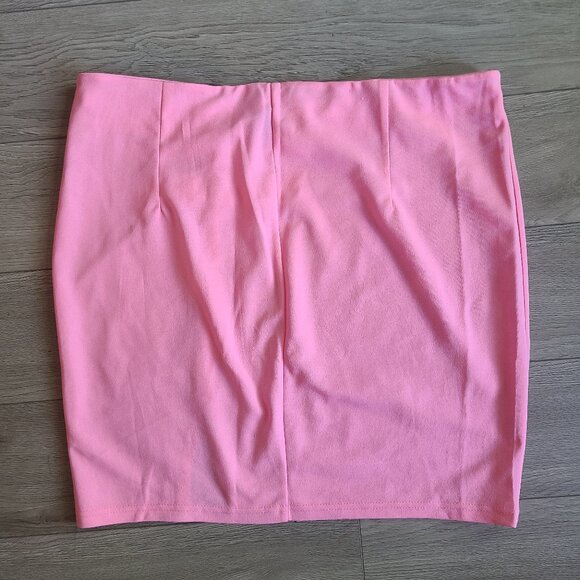 NEW NEVER WORN Plus Pink Skirt with Heart Buckle 3X - Picture 2 of 3